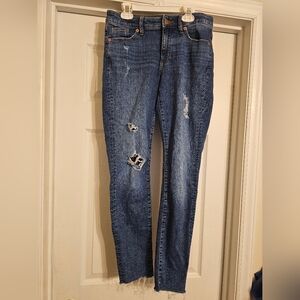 Universal Thread Mid-Rise Skinny Distressed Jeans. Size: 4/27 R.